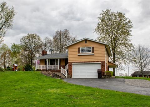 14 Valley View Dr, New Wilmington, PA 16142