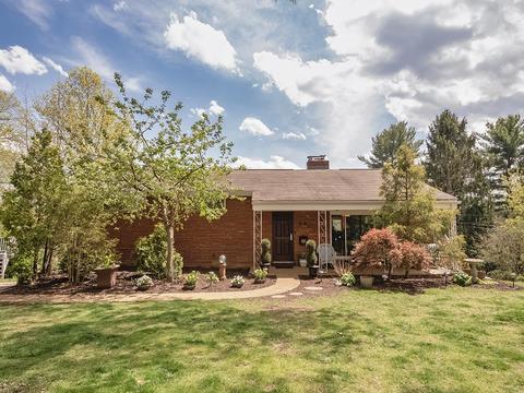 1327 Pinewood Dr, Pittsburgh, PA 15243