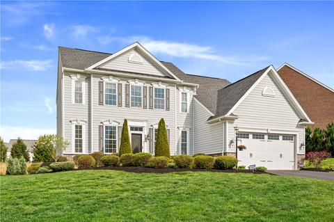4246 Duckhorn Dr, Coraopolis, PA 15108