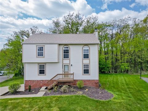 3032 N Trillium Dr, Aliquippa, PA 15001