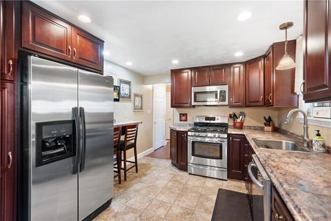 6 Lorrie Dr, Irwin, PA 15642 photo 9