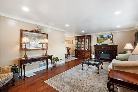 6 Lorrie Dr, Irwin, PA 15642 photo 3