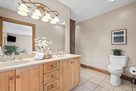 6390 Thompson Rd, Export, PA 15632 photo 12