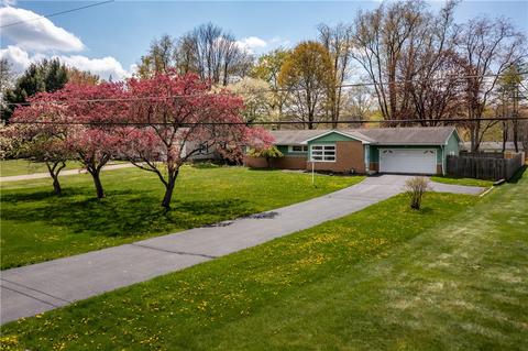 12 Redwood Dr, Greenville, PA 16125