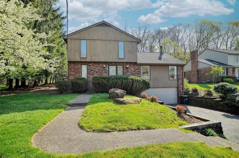 9008 Meadow Oaks Dr, Mccandless, PA 15101