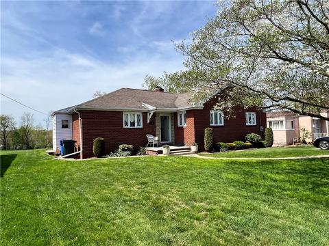 134 Arizona Dr, Lower Burrell, PA 15068