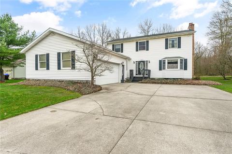 46 E Paul St, West Middlesex, PA 16159