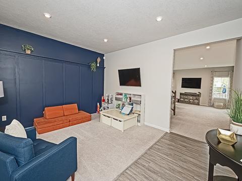 105 Red Pine Dr, Coraopolis, PA 15108 photo 4