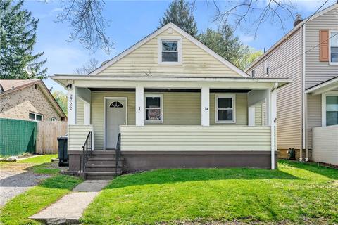 2722 Harbison St, Natrona Heights, PA 15065