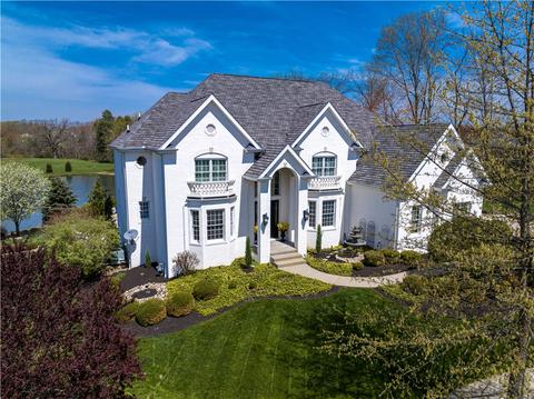 207 Emerson Pines Dr, Cranberry Township, PA 16066