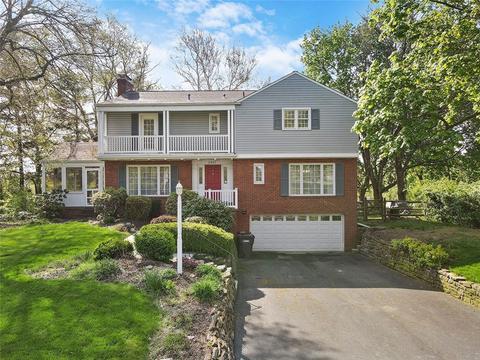 2351 Berkshire Dr, Pittsburgh, PA 15241