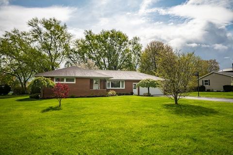 1049 Wilhelm Rd, Hermitage, PA 16148