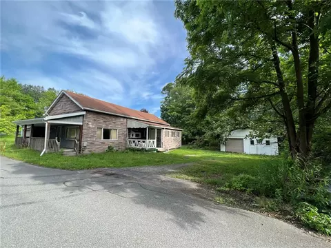 118 Jenner St, Jenners, PA 15546