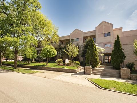 640 5th St #308, Oakmont, PA 15139