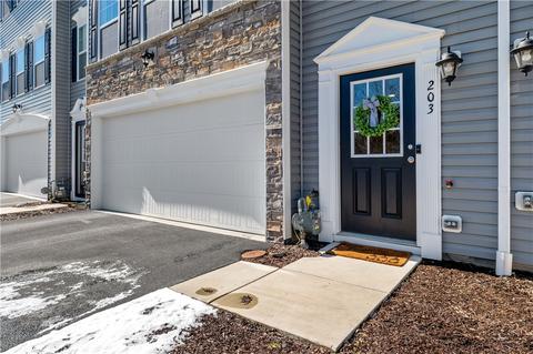 203 Lockheed Dr, Coraopolis, PA 15108 photo 2