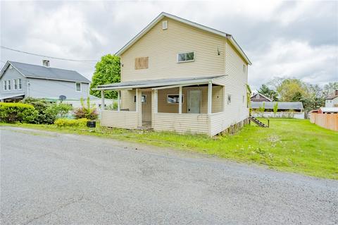 2065 1st St, Apollo, PA 15613