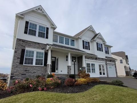 1 Equestrian Dr, Clinton, PA 15026