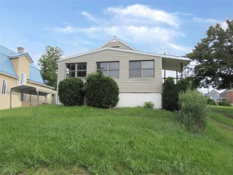 913 Orchard Ave, East Huntingdon, PA 15683