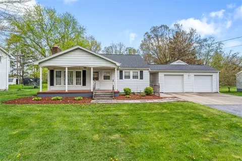 2417 Ridgewood Ct, New Castle, PA 16101