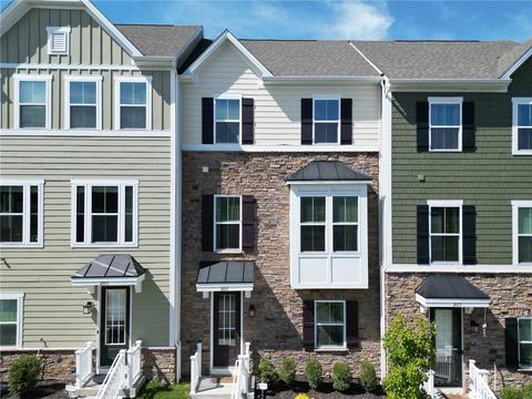 2013 Hemlock Ln, Mars, PA 16046