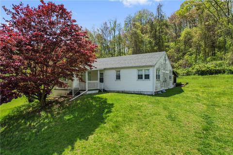 636 Middletown Rd, New Stanton, PA 15672