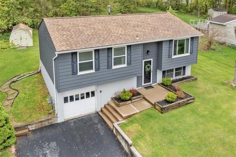 124 Cranbrooke Dr, Coraopolis, PA 15108