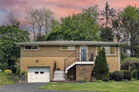 425 Sharon Rd, Coraopolis, PA 15108