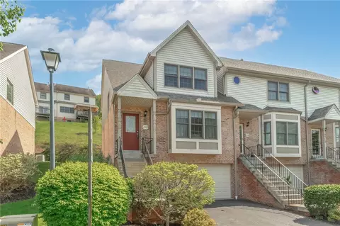 110 Woodcrest Dr, Coraopolis, PA 15108