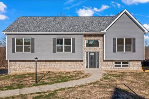 134 Edgewood Dr, New Stanton, PA 15672