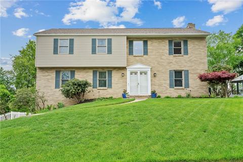 929 Meadow Crest Dr, Mccandless, PA 15237