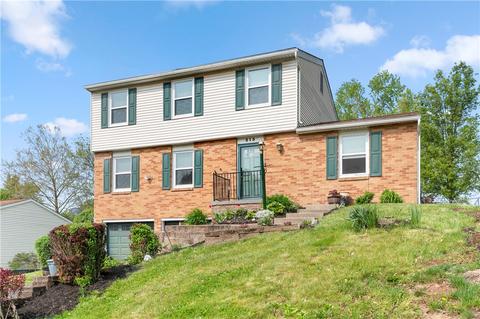 215 Glenmore Dr, Moon Township, PA 15108