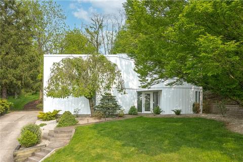 2037 Swallow Hill Ct, Pittsburgh, PA 15220