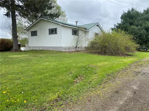 8192 Adamsville Rd, Hartstown, PA 16131