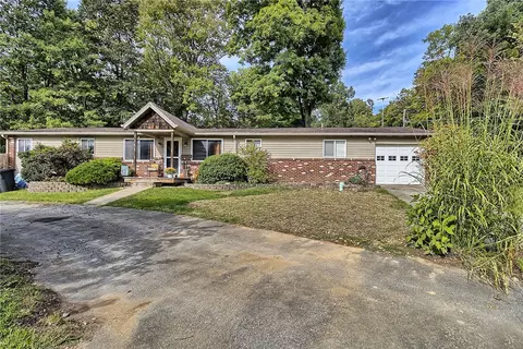 105 Tanager Dr, New Alexandria, PA 15670