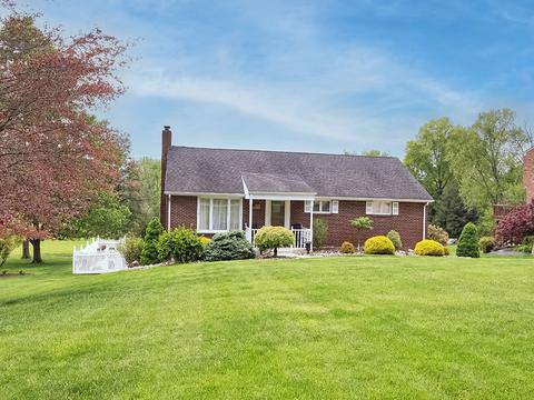 121 Alexander Dr, Canonsburg, PA 15317