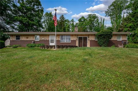 133 Woodland Dr, Kittanning, PA 16201
