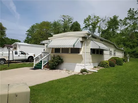 131 Hawthorne Ct, Delmont, PA 15626