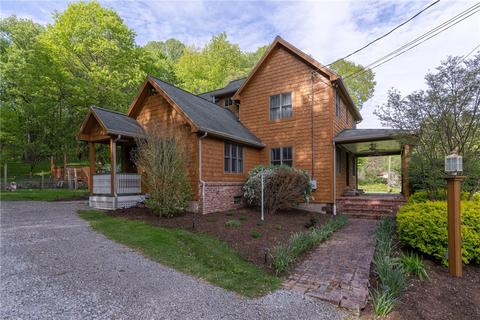 129 Pinchalong Rd, Grove City, PA 16127