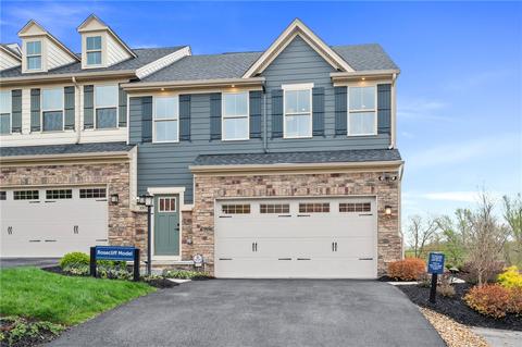 1001 Saint Andrews Ct, Jeannette, PA 15644