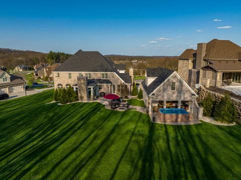 145 Majestic Dr, Mars, PA 16046 photo 3