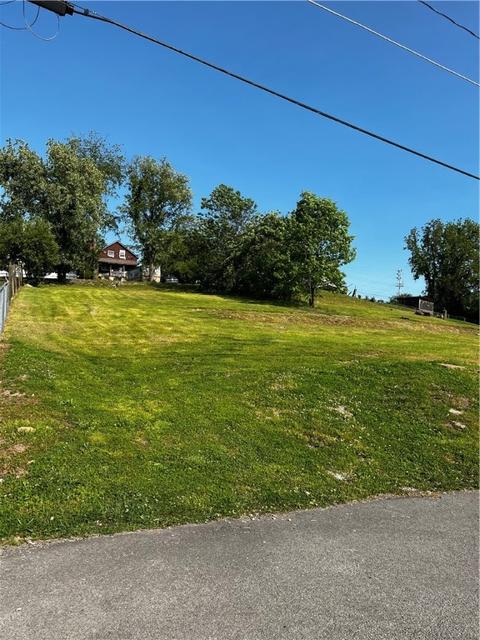 1413 Kirk St, Connellsville, PA 15425