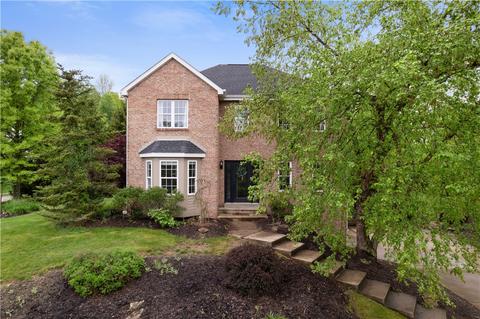 1044 S Lake Dr, Gibsonia, PA 15044