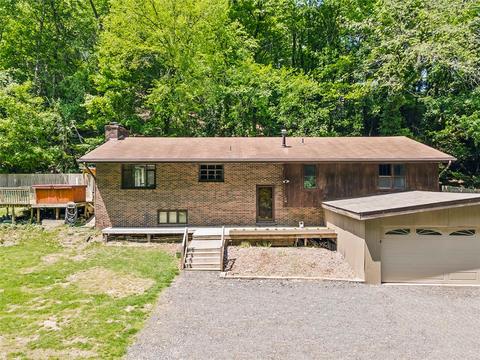 5 Drauch Ln, Coraopolis, PA 15108