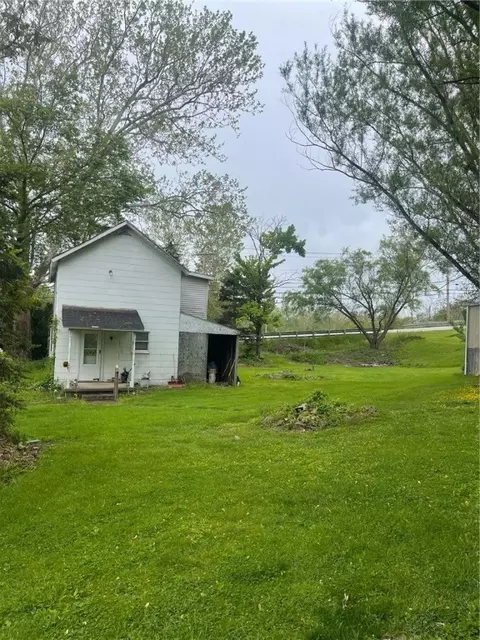 1025 National Pike, Uniontown, PA 15401