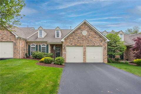 1050 Surrey Woods Dr, Canonsburg, PA 15317