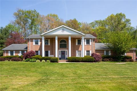 20 Dogwood Ln, Grove City, PA 16127