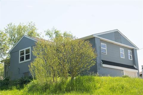 215 Kaelin Dr, Pittsburgh, PA 15239