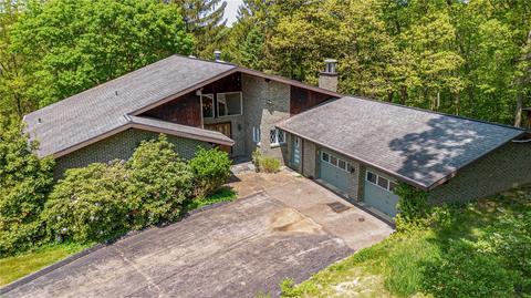136 Milheim Dr, Butler, PA 16001
