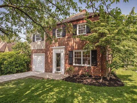 612 Crystal Dr, Pittsburgh, PA 15228