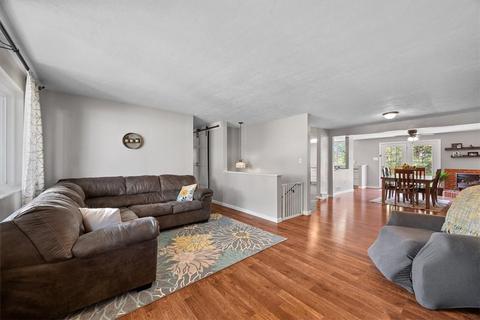 14150 Wayne Dr, Irwin, PA 15642 photo 5